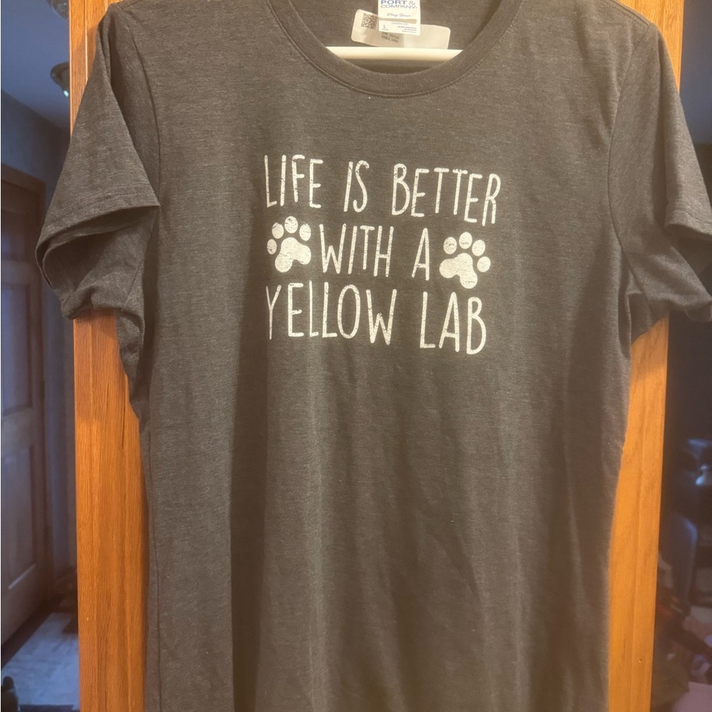 Graphic Tee "Life Is Better With A Yellow Lab" - Dark Gray